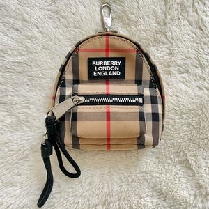 BURBERRY keychain backpack